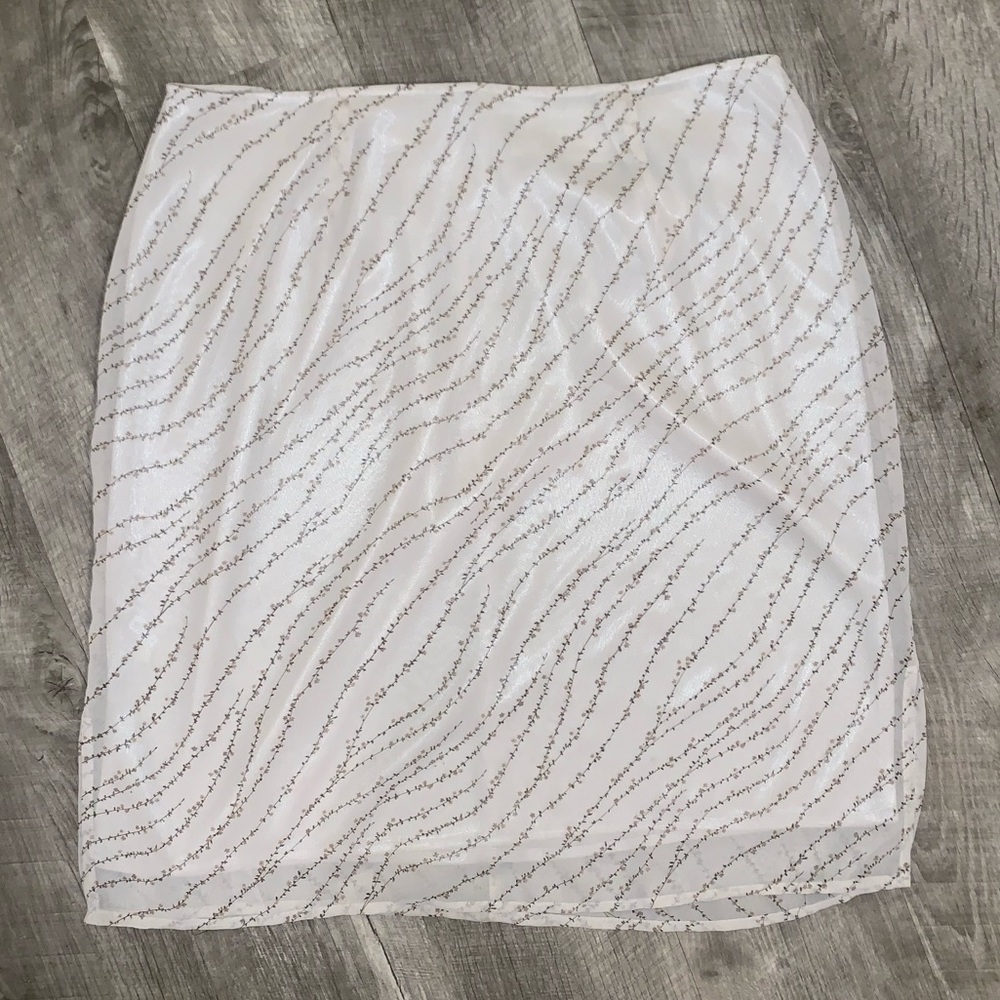 EXPRESS FLOWY SKIRT SIZE 13/14